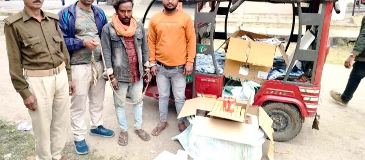 168 बोतल अंग्रजी शराब के साथ दो तस्कर को धराया