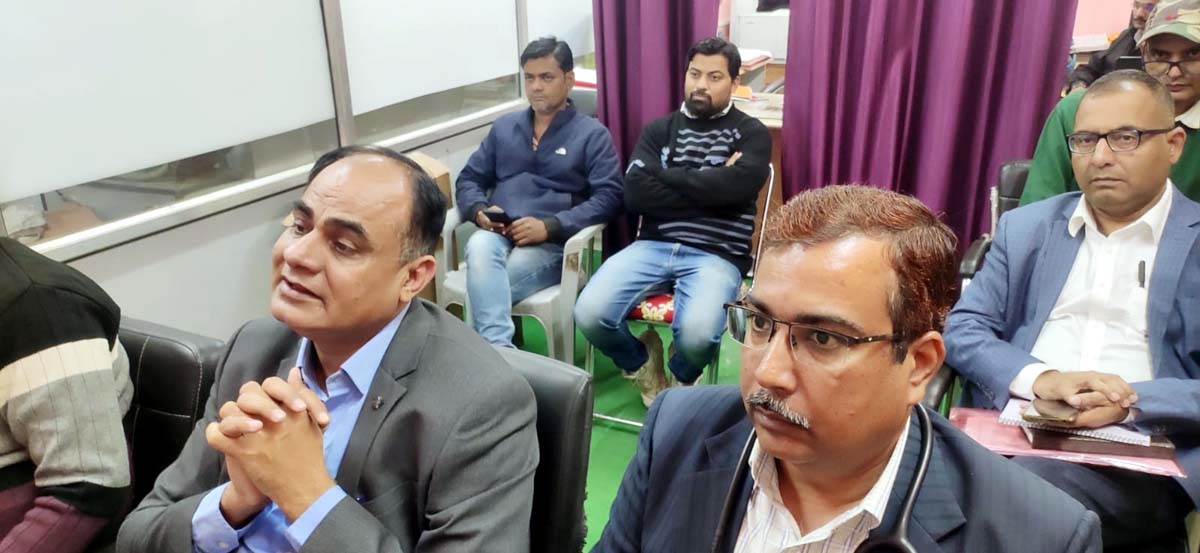 सीएमएचओ ने आईएमए हॉल में स्वास्थ्य कार्मिकों की बैठक लेकर दिये आवश्यक निर्देश