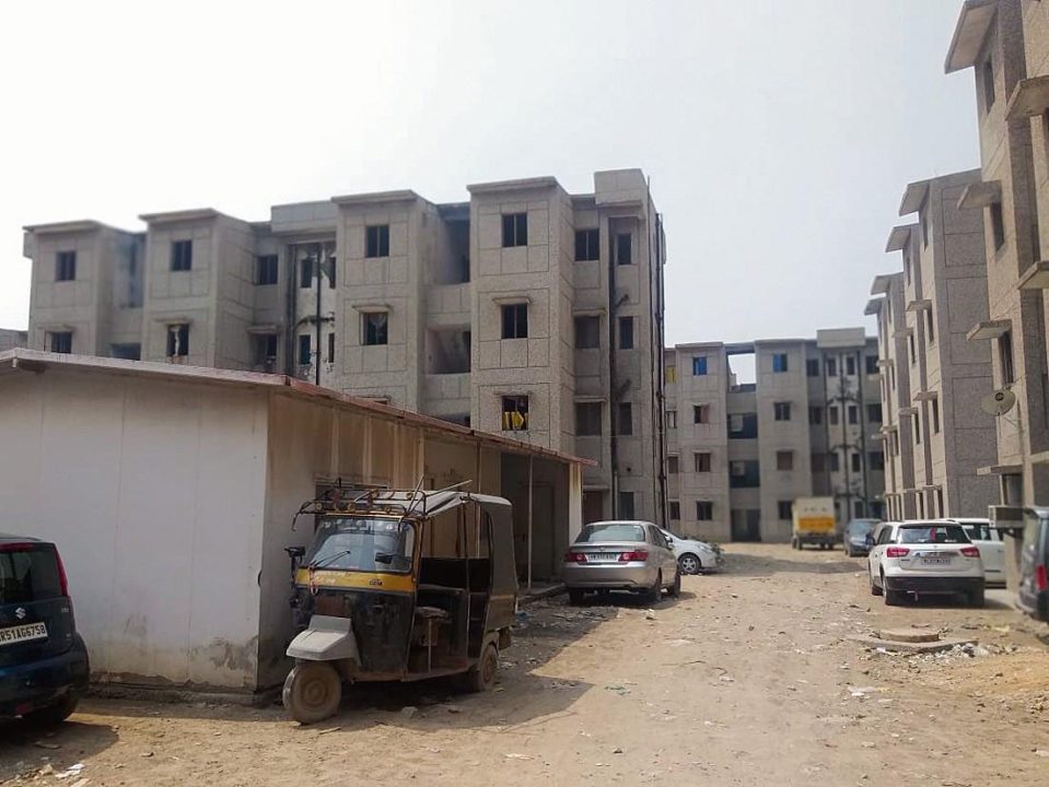 फ़रीदाबाद: फ्लैटों की रहने की क्षमता पर संदेह, खोरी विस्थापितों का पुनर्वास धीमा