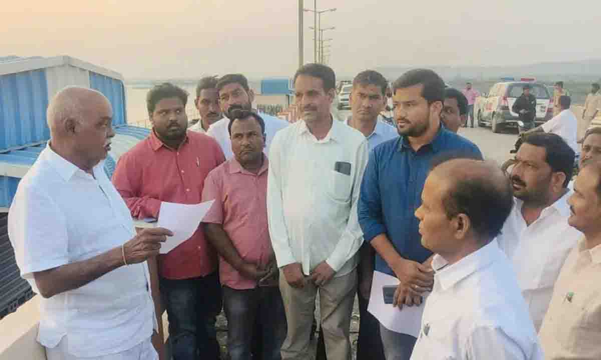 मंचेरियल विधायक प्रेमसागर राव ने श्रीपादसागर येलमपल्ली परियोजना के सेवन कुएं का निरीक्षण किया