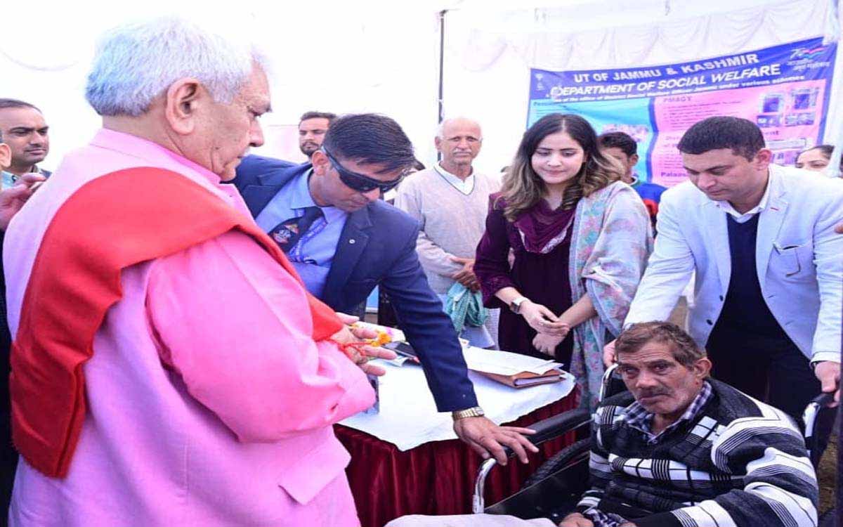 एलजी ने फ्लोरा नागबनी पंचायत में वीबीएसवाई में भाग लिया
