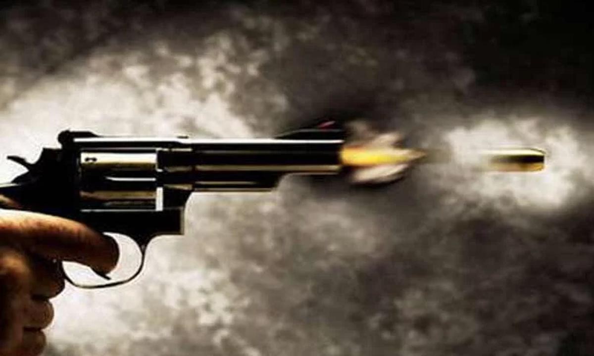 शिकारी द्वारा चलाई गोली से साथी शिकारी की मौत
