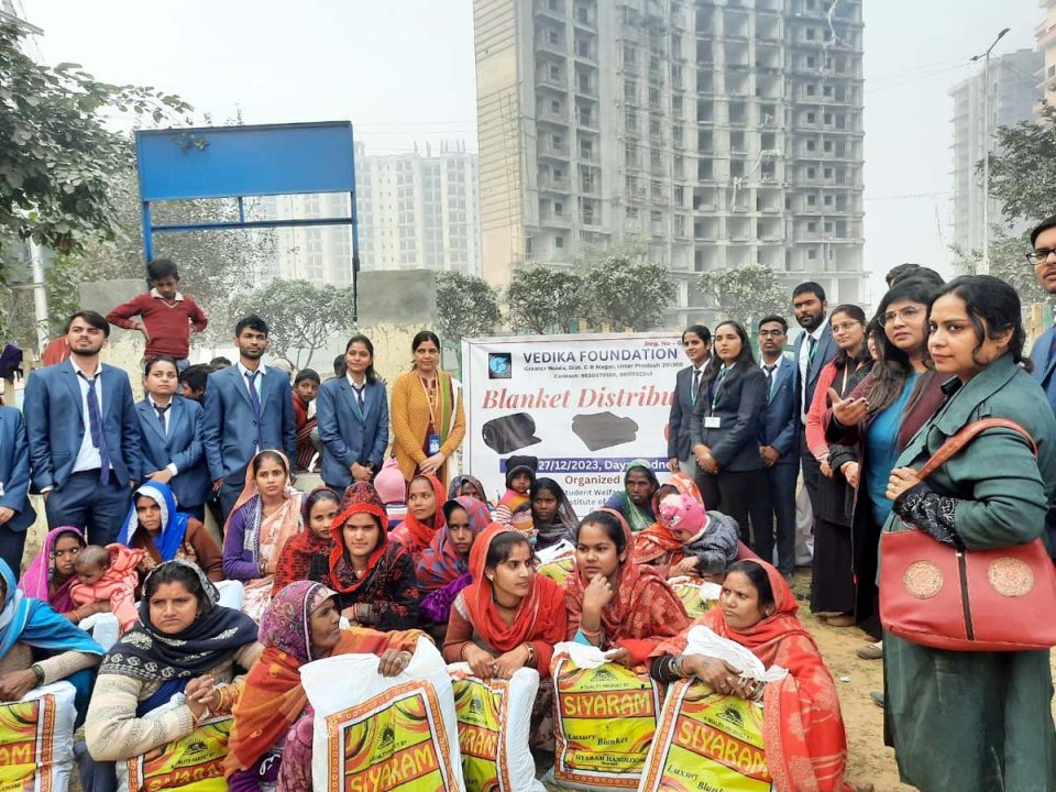 जरूरतमंदों को वितरित किए कंबल