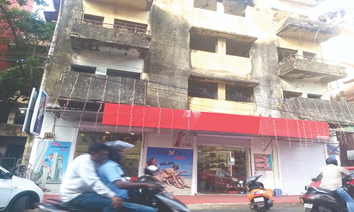दक्षिण कलेक्टर ने नगर निकाय को मडगांव में असुरक्षित इमारत को गिराने का निर्देश दिया