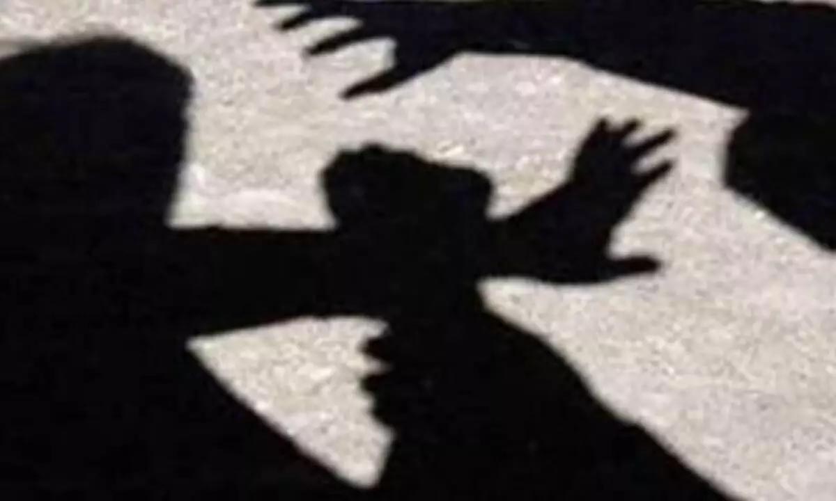 Karnataka : शिक्षक ने छात्रों के कपड़े उतारकर उनकी पिटाई की, गिरफ्तार