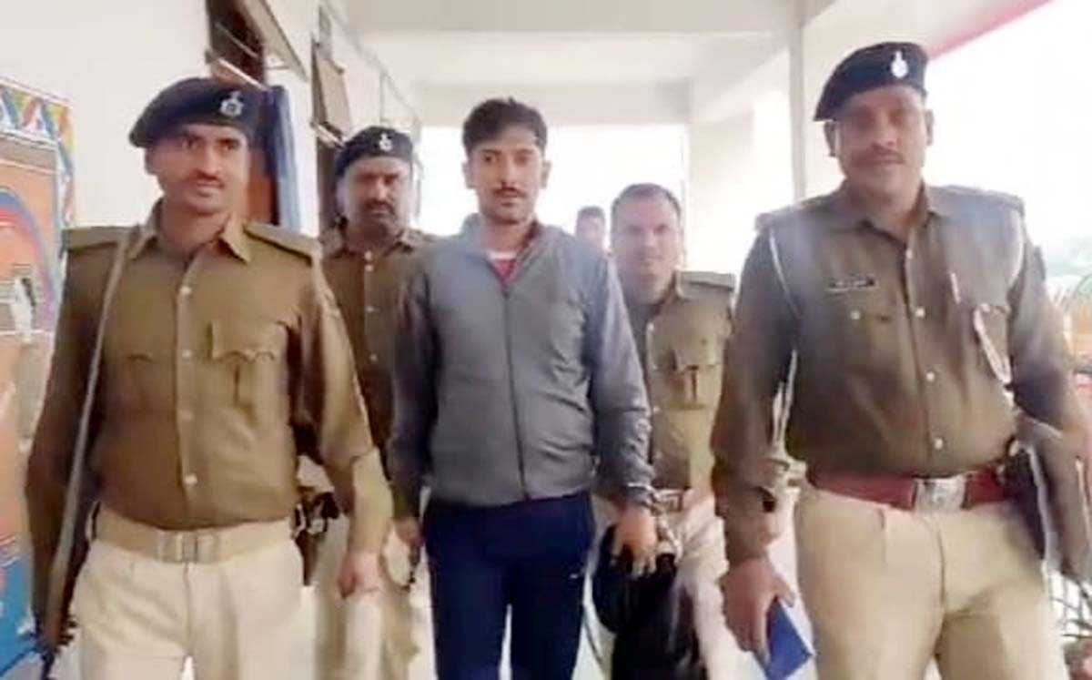 एसटीएफ ने नेपाल की सीमा से गिरफ्तार कर भेजा जेल