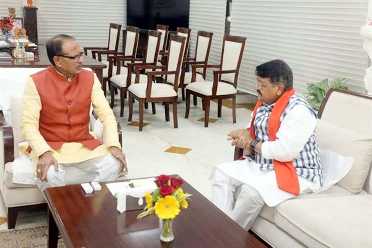 CM चौहान से पूर्व मंत्री विजयवर्गीय ने की सौजन्य भेंट