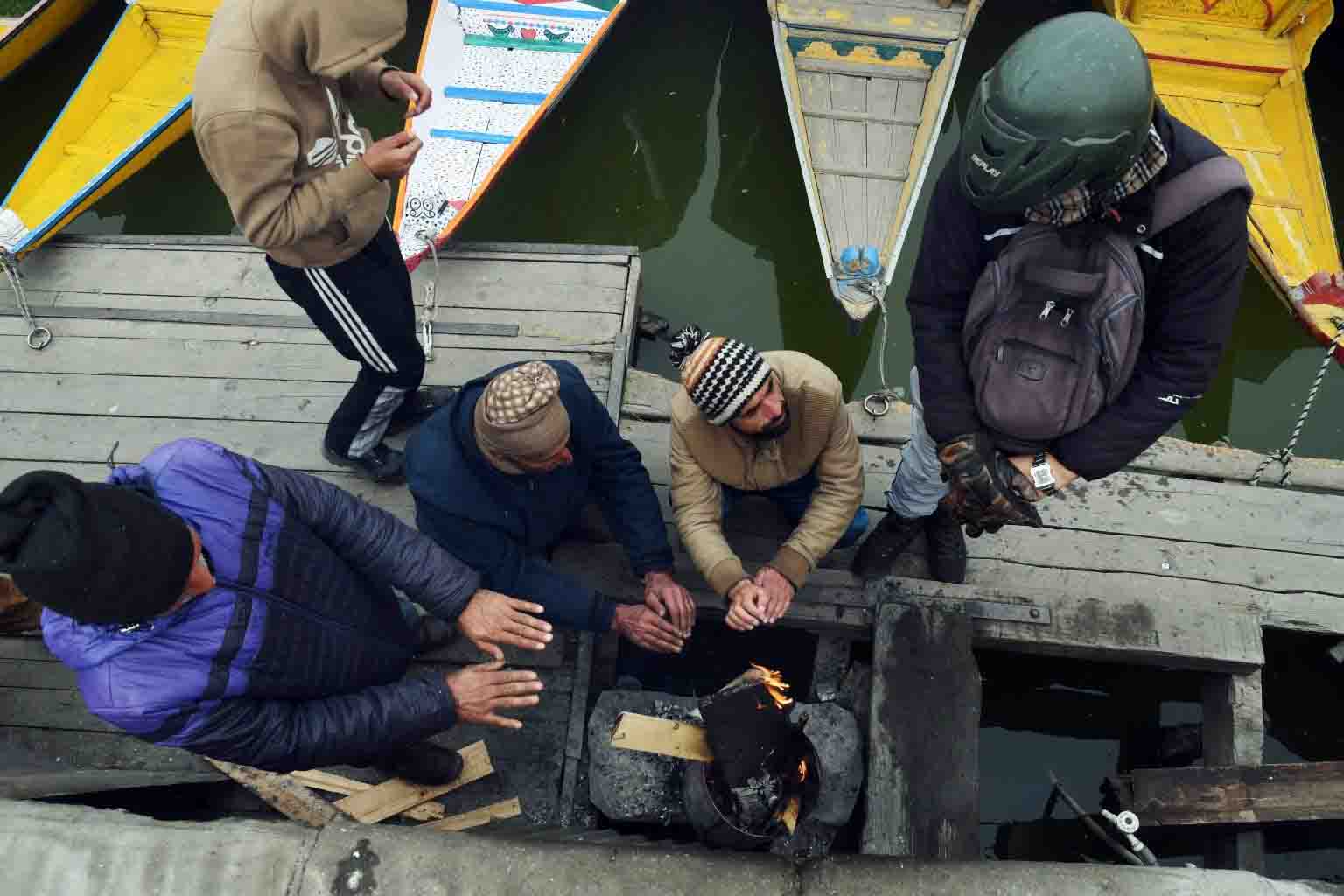 शुष्क मौसम और परिस्थितियों के बीच कश्मीर में न्यूनतम तापमान में गिरावट आई