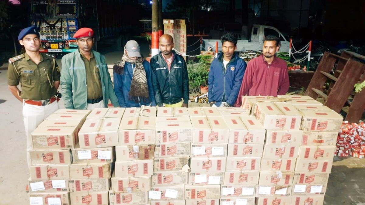 तीन ट्रक पर लदे 5389.74 लीटर विदेशी शराब, 5 तस्कर गिरफ्तार