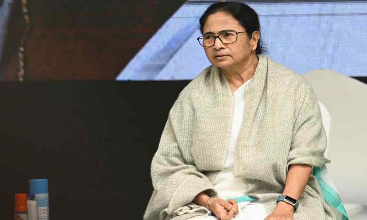 ममता बनर्जी ने पार्टी में वरिष्ठों की वकालत करते हुए कहा- युवा टीएमसी नेताओं को दिग्गजों से सीखने की जरूरत