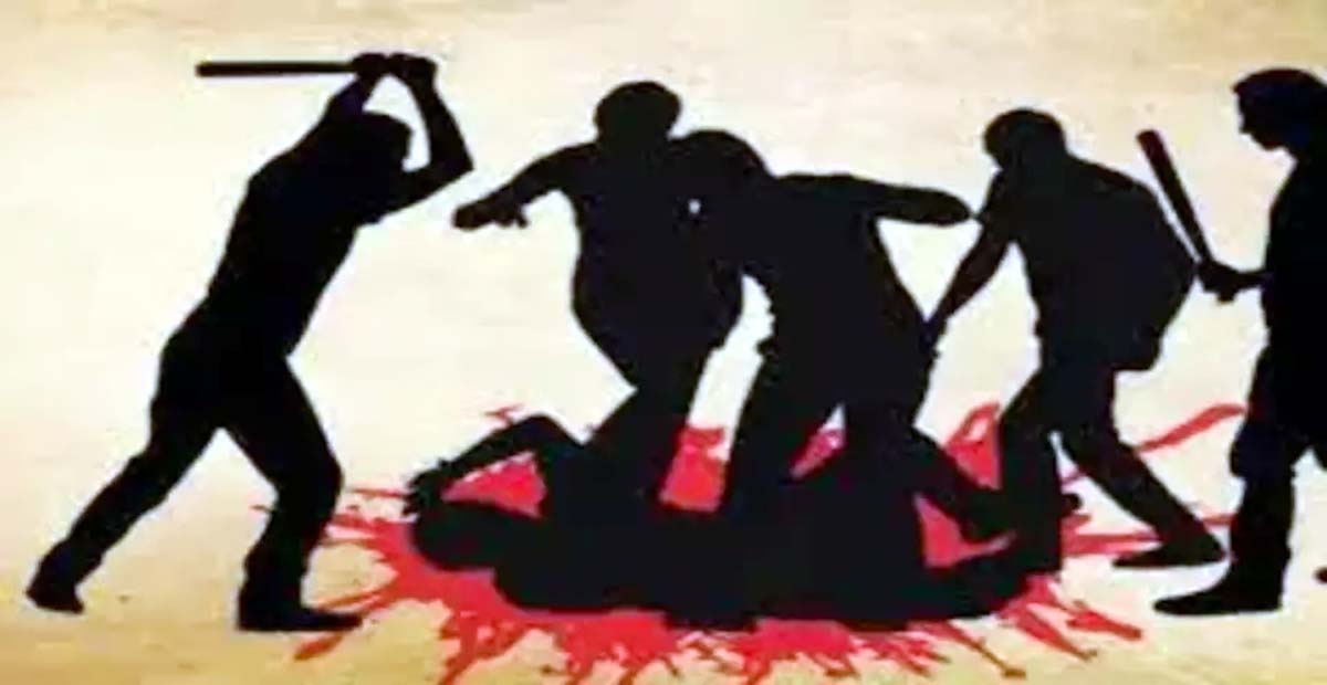 बीच रास्ते में बदमाशों ने युवक पर किया जानलेवा हमला