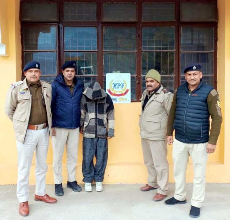 750 ग्राम चरस के साथ युवक गिरफ्तार