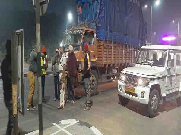 Odisha : ओडिशा सरकार ने सड़क दुर्घटनाओं को कम करने के लिए ड्राइवरों को मुफ्त चाय वितरित करने की पहल की