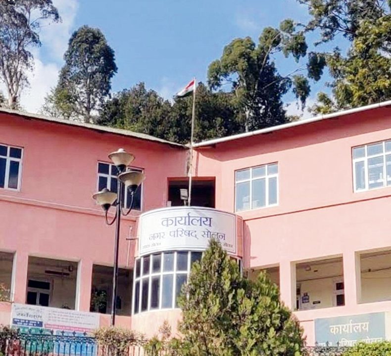 Himachal Pradesh : कांग्रेस पार्टी लाइन पर नहीं चलने के कारण चार पार्षदों को अयोग्य ठहराने की मांग कर रही है