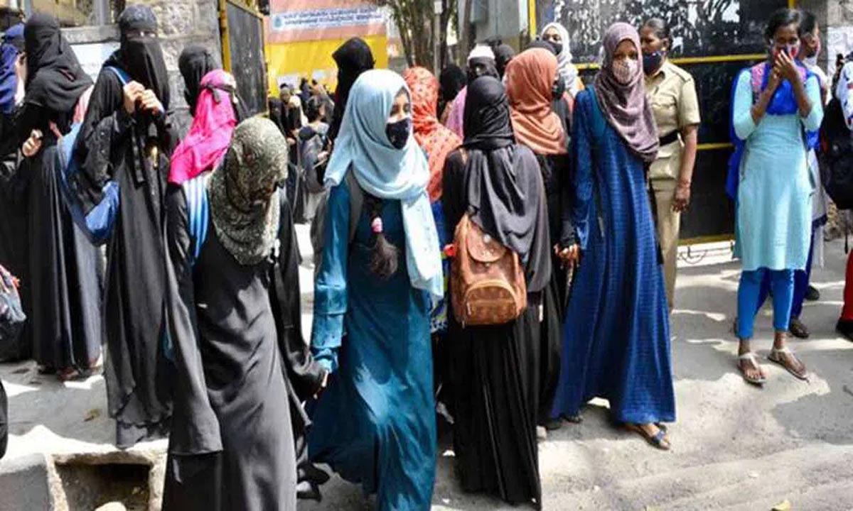 Bengaluru News: हिजाब राजनीति फिर सुर्खियों में कांग्रेस हटाएगी प्रतिबंध, BJP ने दी संघर्ष की चेतावनी