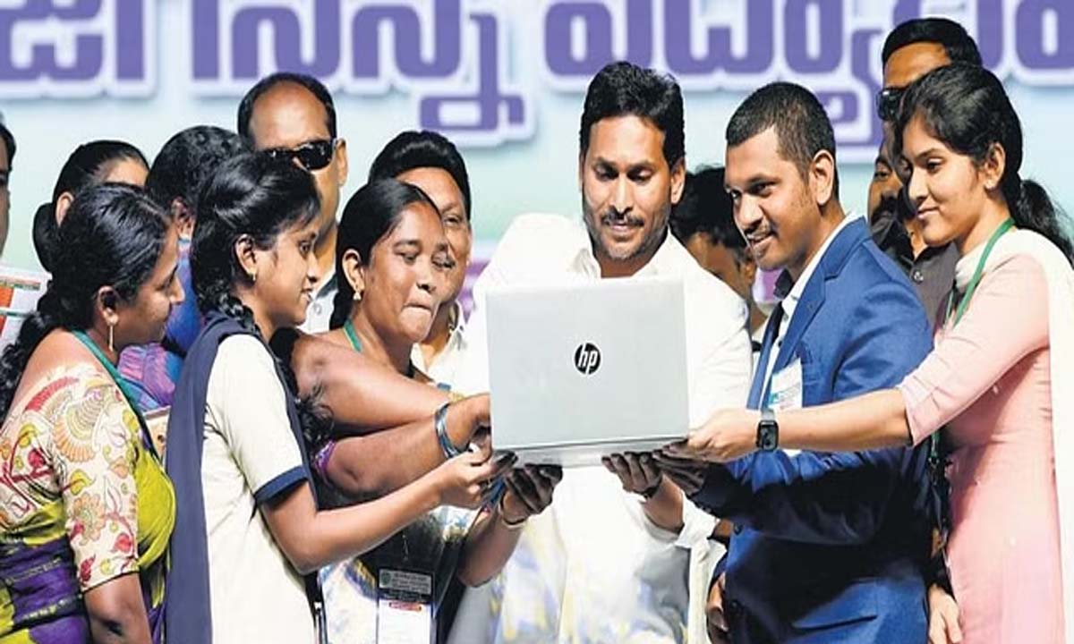 CM Jagan Mohan Reddy: पवन कल्याण नायडू के लिए राजनीतिक करियर का त्याग कर रहे