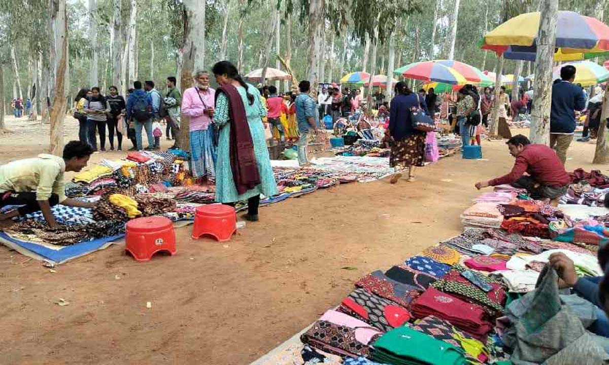 आयोजकों ने बंगाल के शांतिनिकेतन में सदियों पुराने 'पौष मेला' आयोजित न करने का फैसला किया