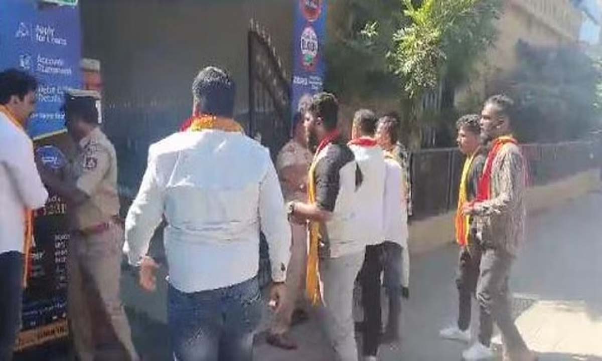 Karnataka: केआरवी का विरोध प्रदर्शन हिंसक, दर्जनों कार्यकर्ताओं को एहतियातन हिरासत में लिया