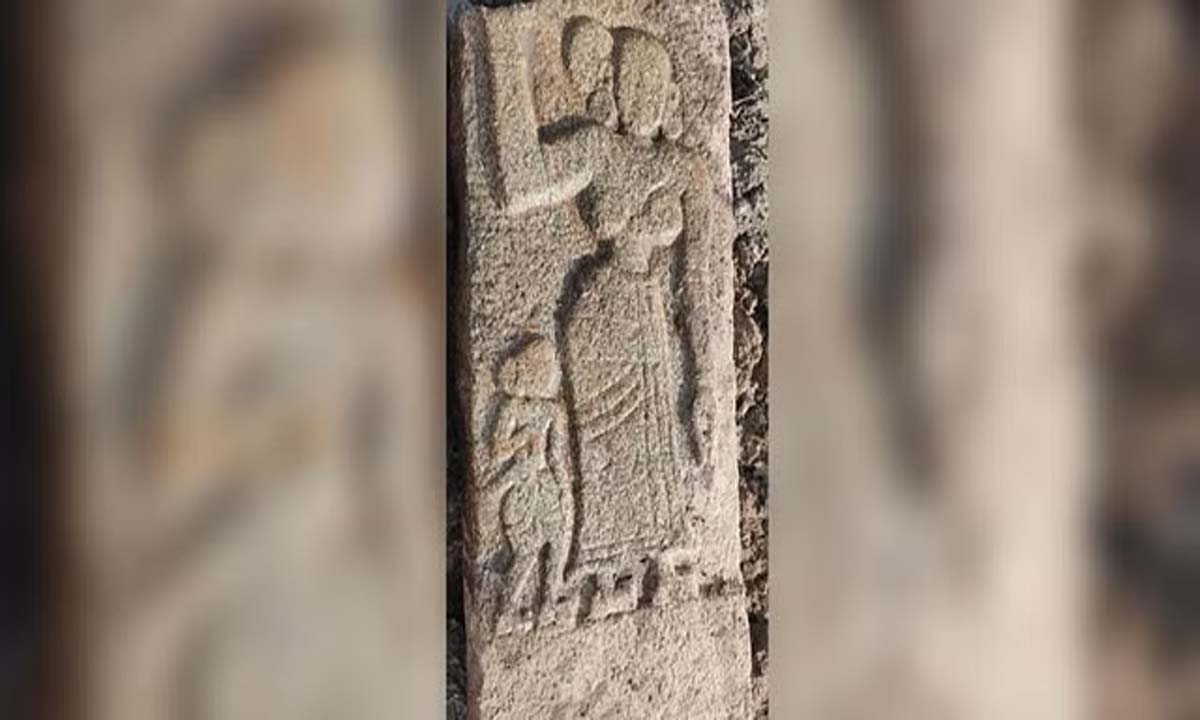Karnataka: कंपली में 17वीं सदी की महासती की मूर्ति मिली