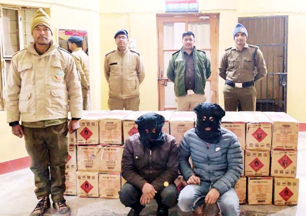 90 पेटी नेपाली लाइटर बरामद, दो गिरफ्तार