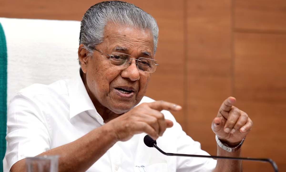 CM Vijayan: राज्यपाल, कांग्रेस केरल में शांति भंग करने की कोशिश कर रहे