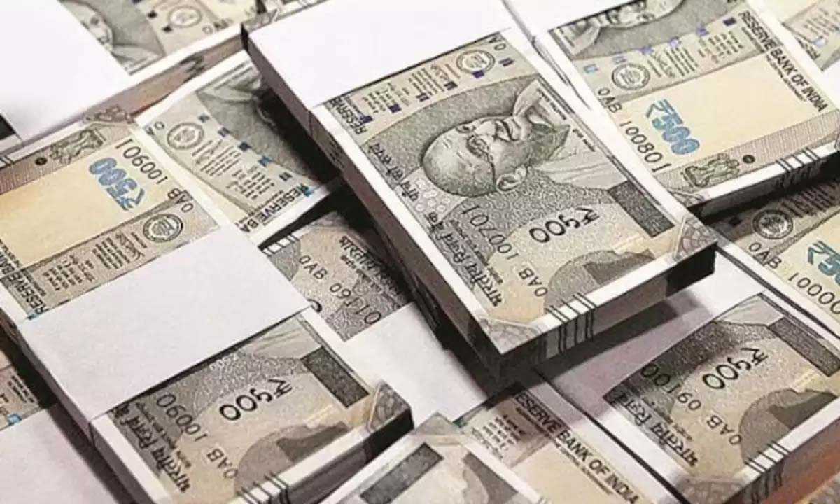 आईटी अधिकारियों ने शराब व्यापारी से 90 लाख रुपये नकद जब्त किए