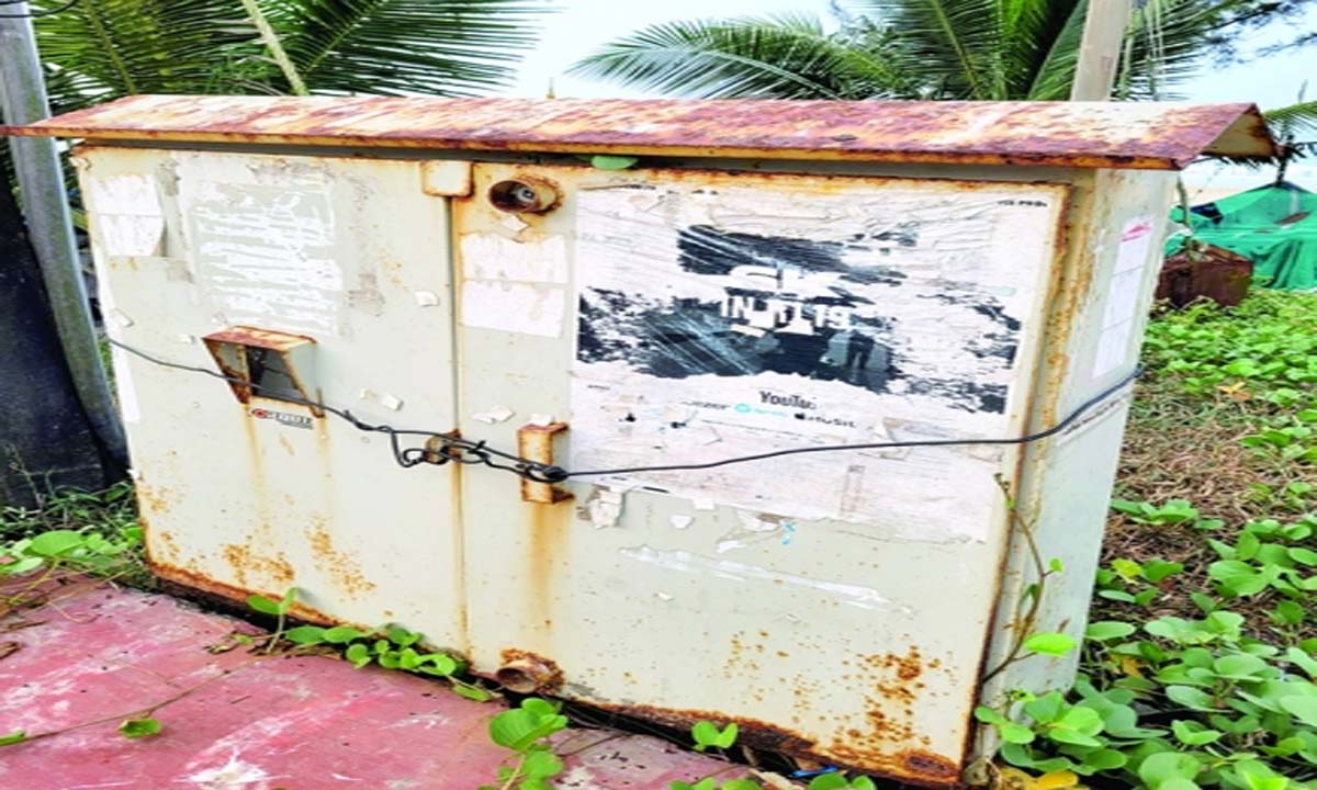बिजली विभाग कर रहा हादसे का इंतजार