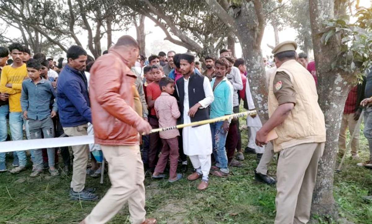 युवक की गला काटकर हत्या, बाग में फेंका शव