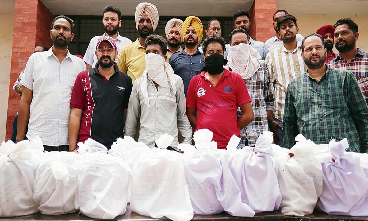 AMRITSAR: 76 किलो हेरोइन जब्त, 99 गिरफ्तार
