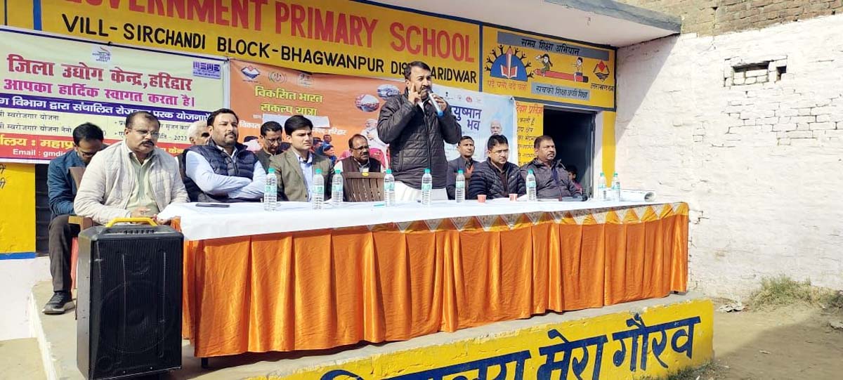 संकल्प यात्रा में मौके पर समस्या का समाधान करें अधिकारी
