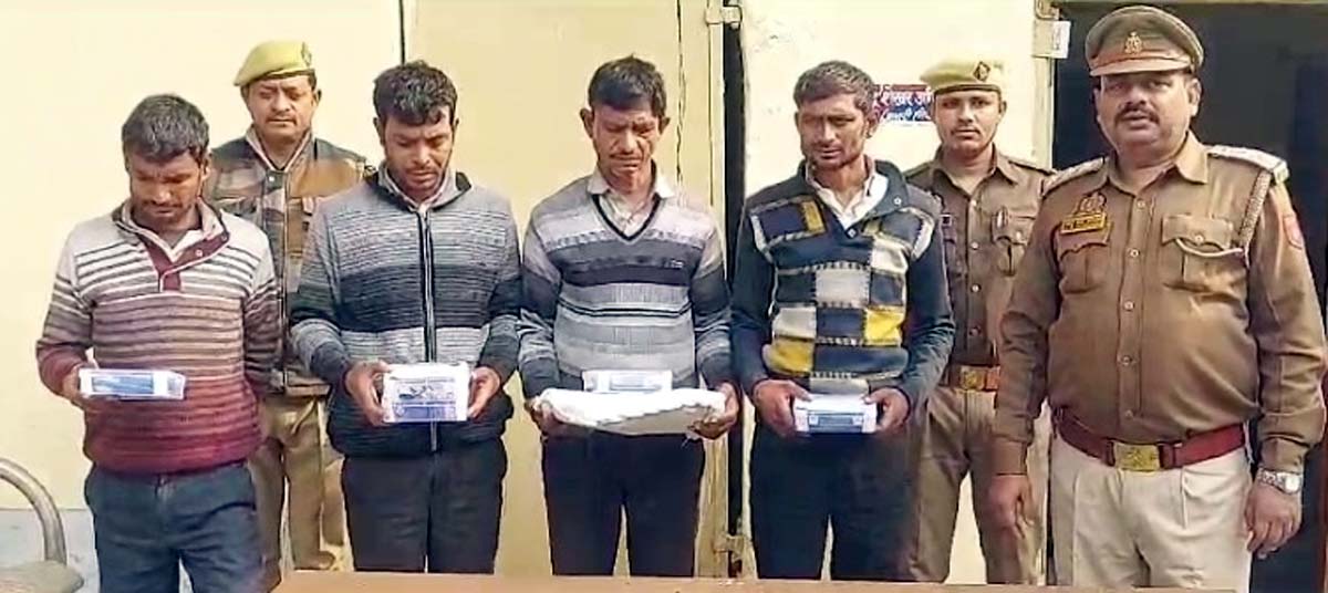 चलती ट्रेनों में यात्रियों का सामान चोरी करने वाले गैंग गिरफ्तार