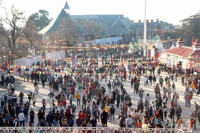 Himachal Pradesh : क्रिसमस की पूर्व संध्या पर शिमला में पर्यटकों की भीड़ उमड़ पड़ी