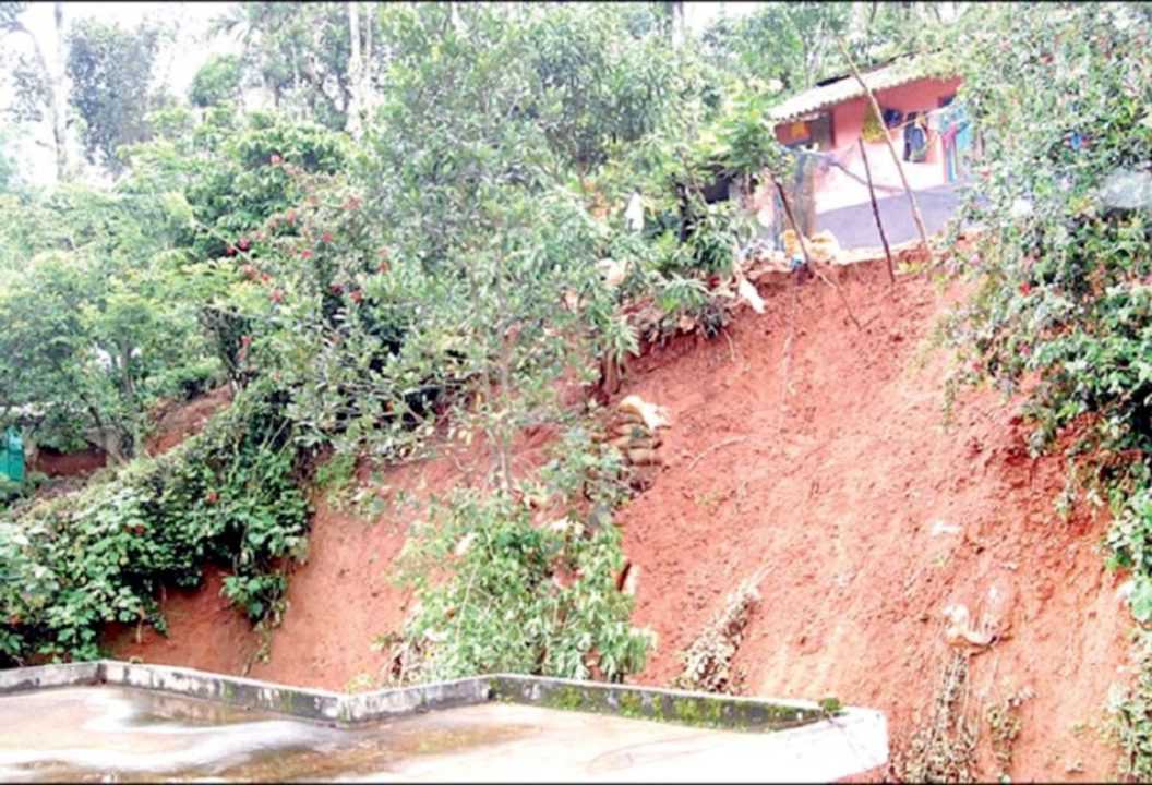 भूस्खलन के चलते ऊटी-मेट्टूपालयम सड़क पर यातायात बाधित