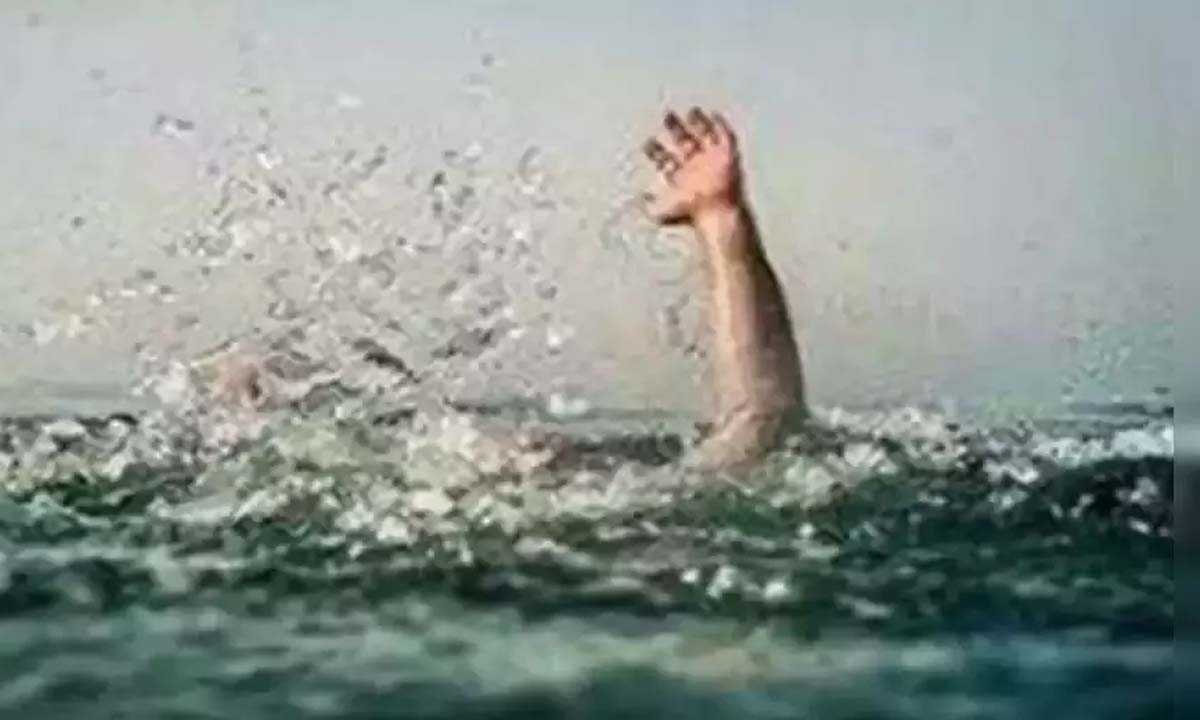 निजी संस्थान की 4 छात्राएं समुद्र में डूबे