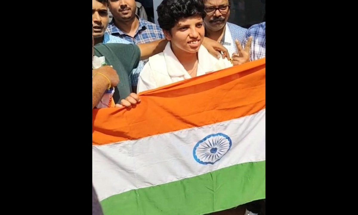 Siliguri News: विकेटकीपर-बल्लेबाज ऋचा घोष ने टीम इंडिया टेस्ट मैच में डेब्यू किया