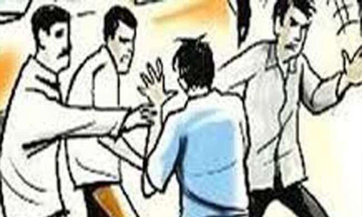 सेल्समैन को 3 दोस्तों ने गला दबाकर मार डाला, शव को फेंका नाले में