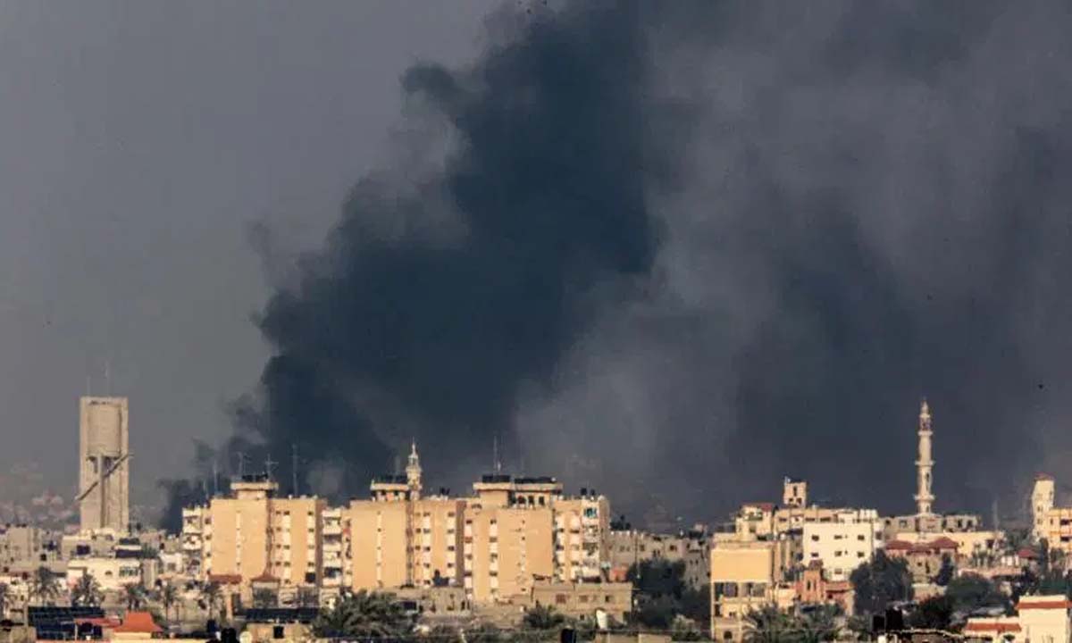 RAFAH NEWS: गाजा पट्टी पर इजरायली हवाई हमलों में दर्जनों फिलिस्तीनी मारे गए