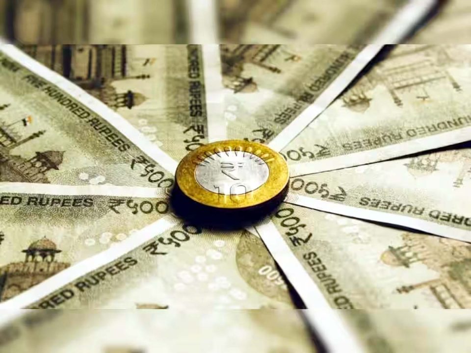 रुपया तीन पैसे की गिरावट के साथ 83.41 प्रति डॉलर पर