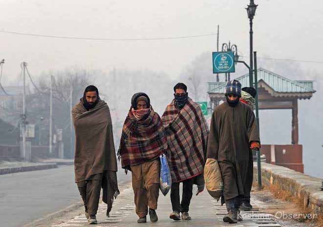 कश्मीर में शून्य से नीचे तापमान, हल्का कोहरा जारी