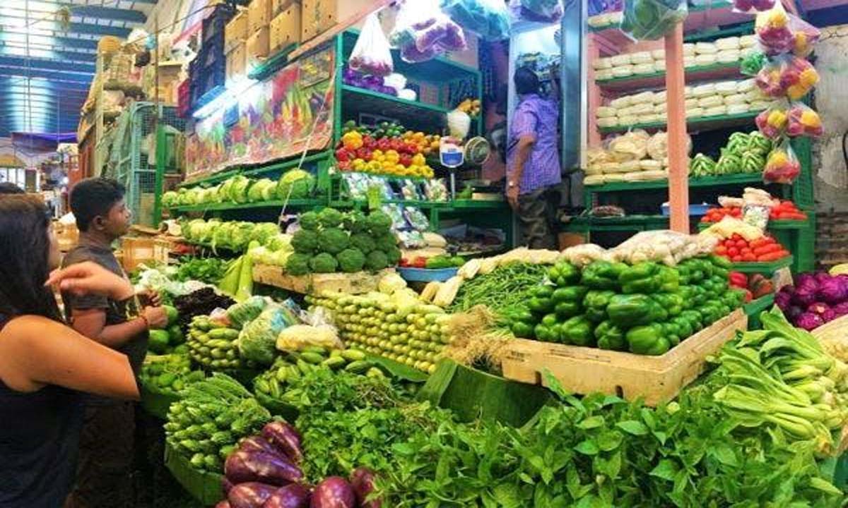 कोलकाता: आसमान छूती सब्जियों की कीमतों से राहत नहीं