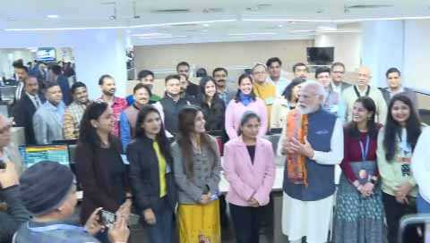 ‘न्यूजरूम’ का भ्रमण और पत्रकारों से मिले पीएम मोदी, वीडियो