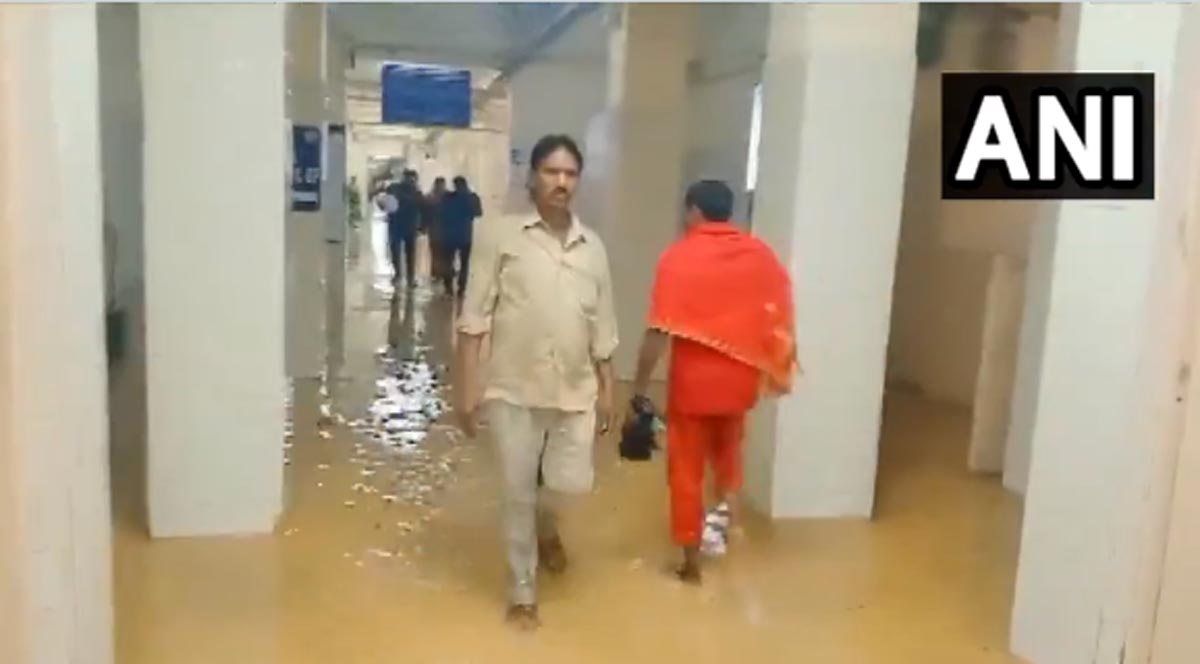 चक्रवात 'मिचौंग' के चलते सरकारी अस्पताल में जलभराव, जनरल से लेकर इमरजेंसी वार्ड में पहुंचा पानी