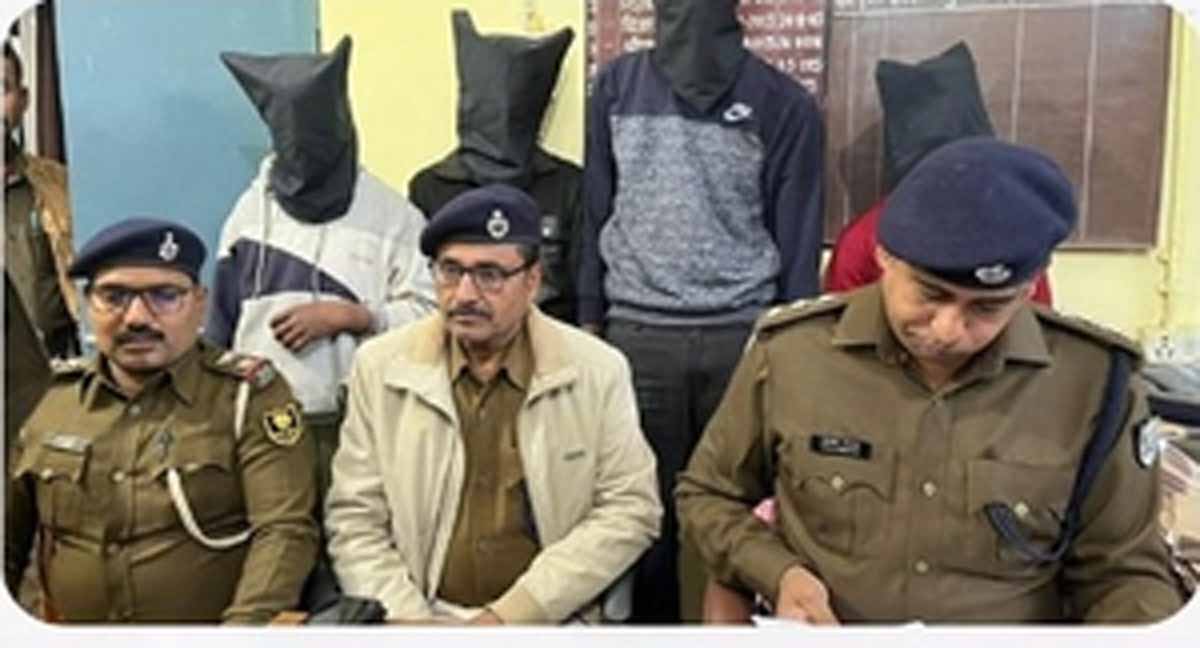 गैंगरेप कर महिला का गला और स्तन काटे, 4 दरिंदे गिरफ्तार