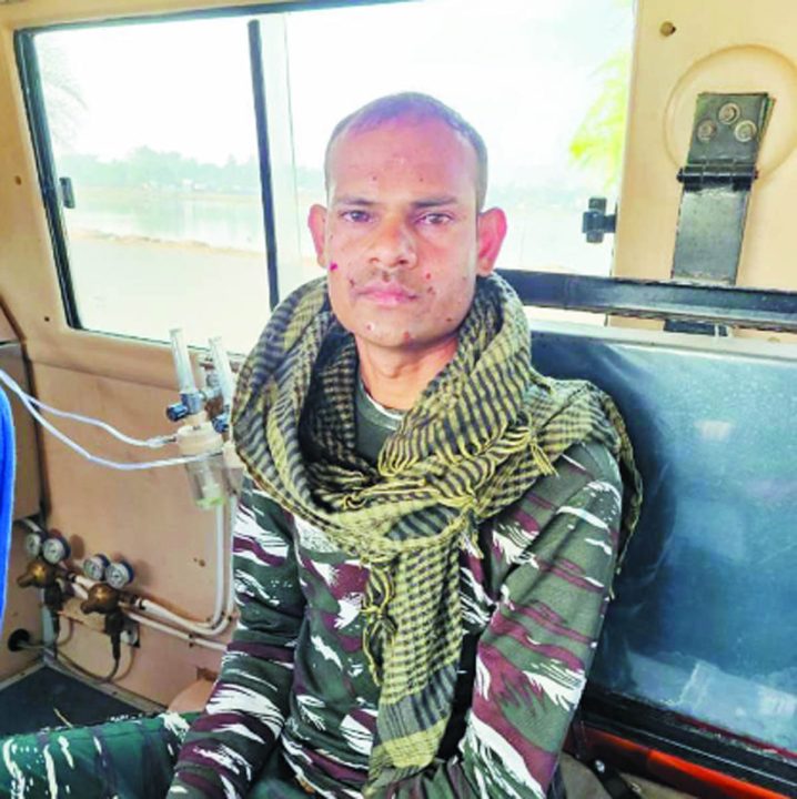 CRPF के 4 जवान घायल