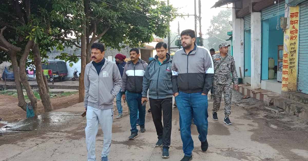 नगर को स्वच्छ और सुंदर रखने कलेक्टर ने किया साफ-सफाई का निरीक्षण