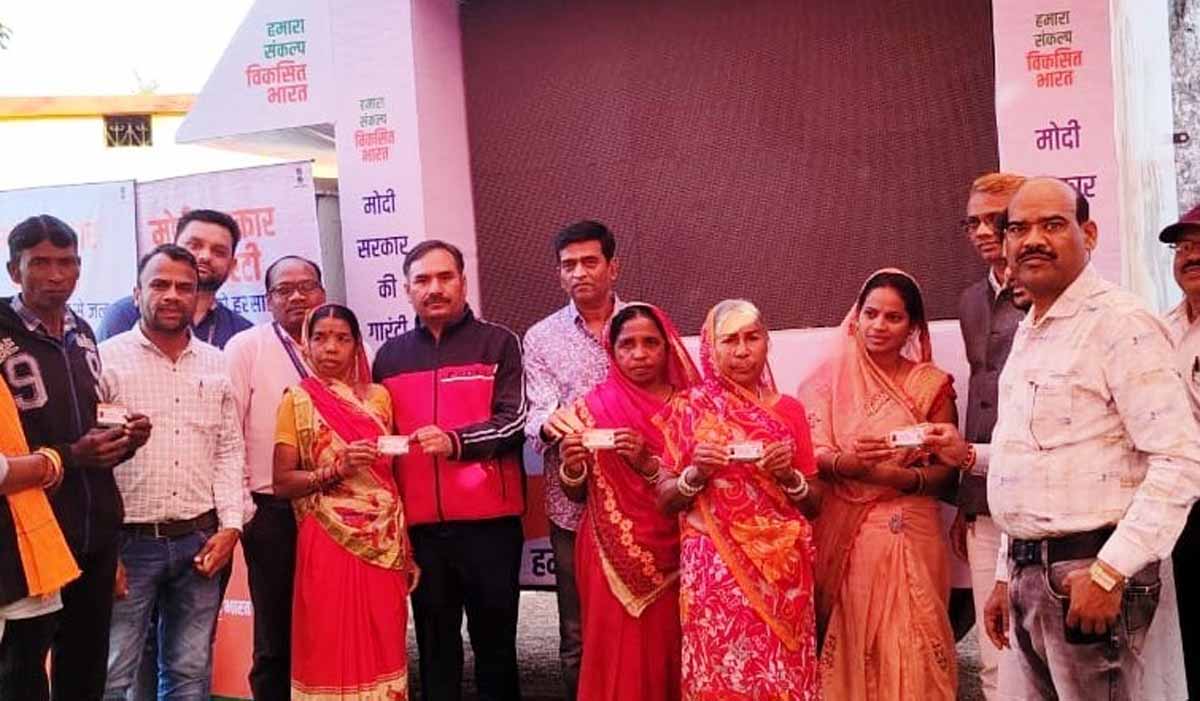 ग्राम पंचायत शिविर में 6 हजार 216 हितग्राहियों का बना आयुष्मान कार्ड