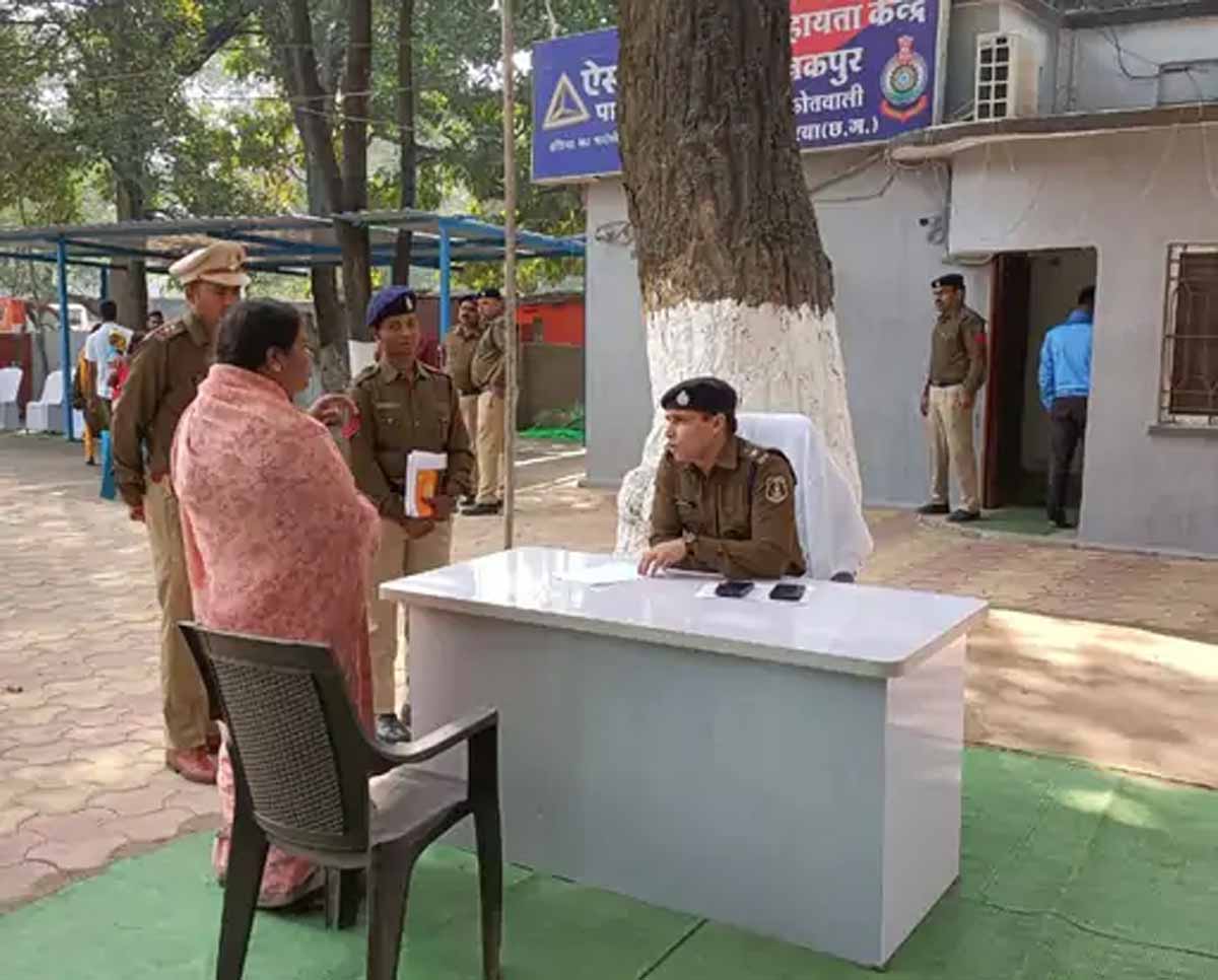 एसपी पहुंचे सिटी कोतवाली थाने, लंबित मामलों की ली जानकारी