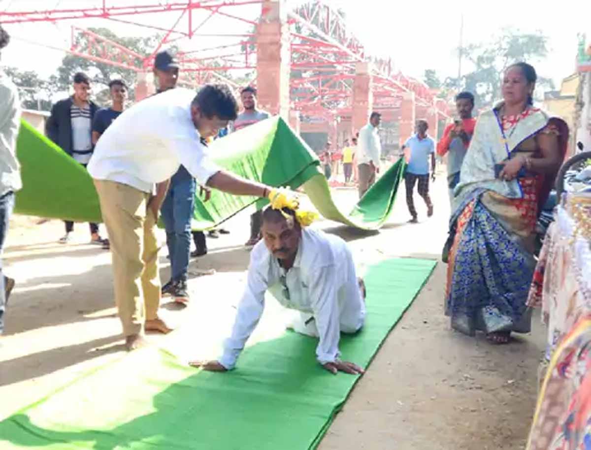 चुनाव में मुराद पूरी होने पर कांग्रेस नेता ने दी 11 बकरों की बलि