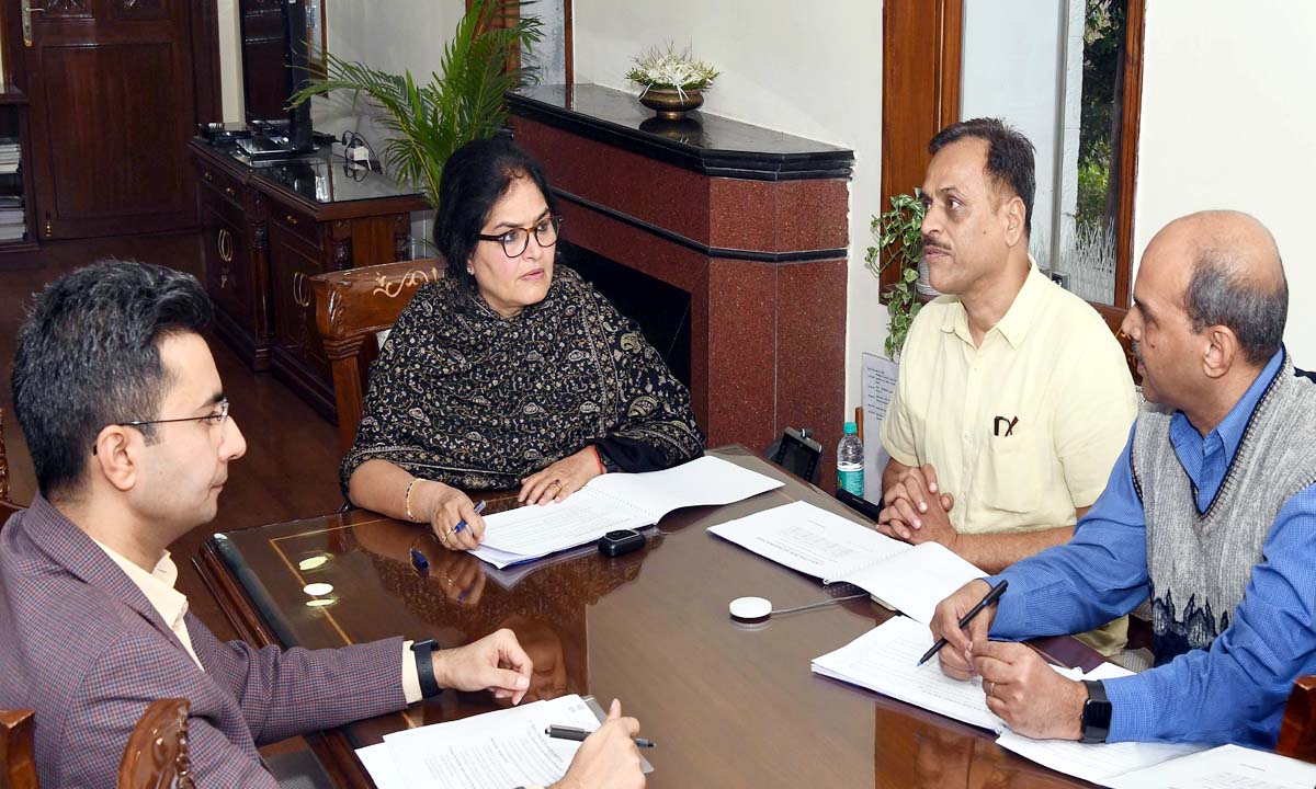 Mrs. Usha Sharma : ष्ट्रीय ब्रॉडबैंड अभियान के सम्बन्ध में मुख्य सचिव ने ली बैठक
