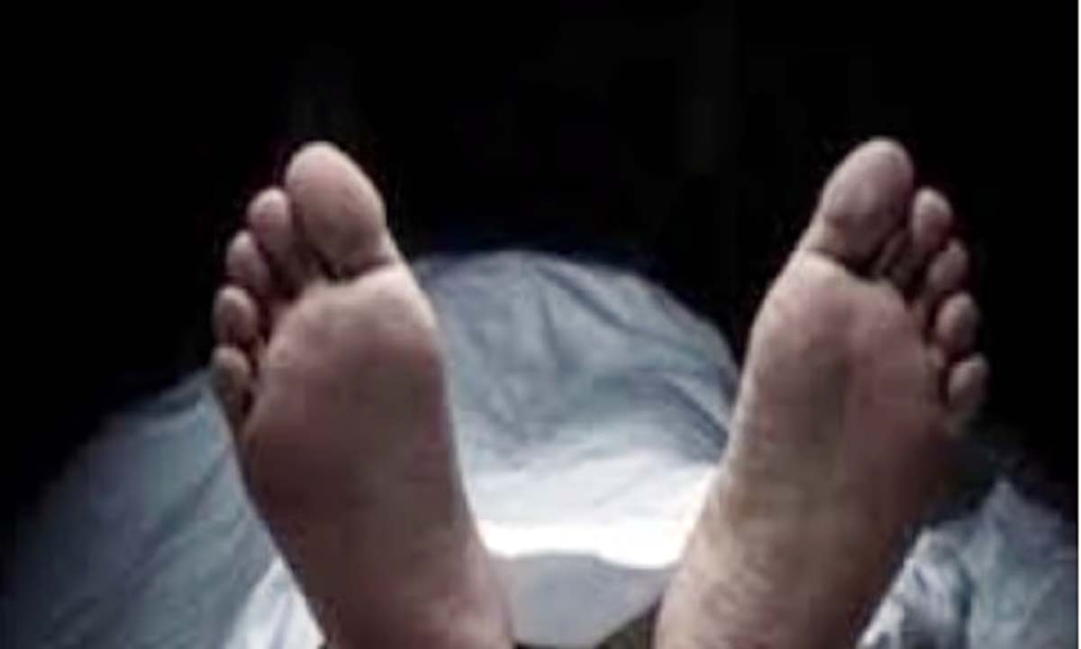 nursing murder case : नर्सिंग स्टाफ की घर में गला रेतकर हत्या, पुलिस को करीबी पर संदेह